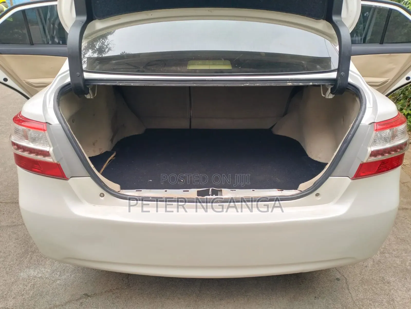 Toyota Premio 2013 Off white