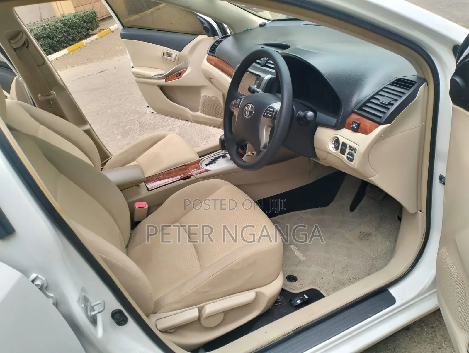 Toyota Premio 2013 Off white