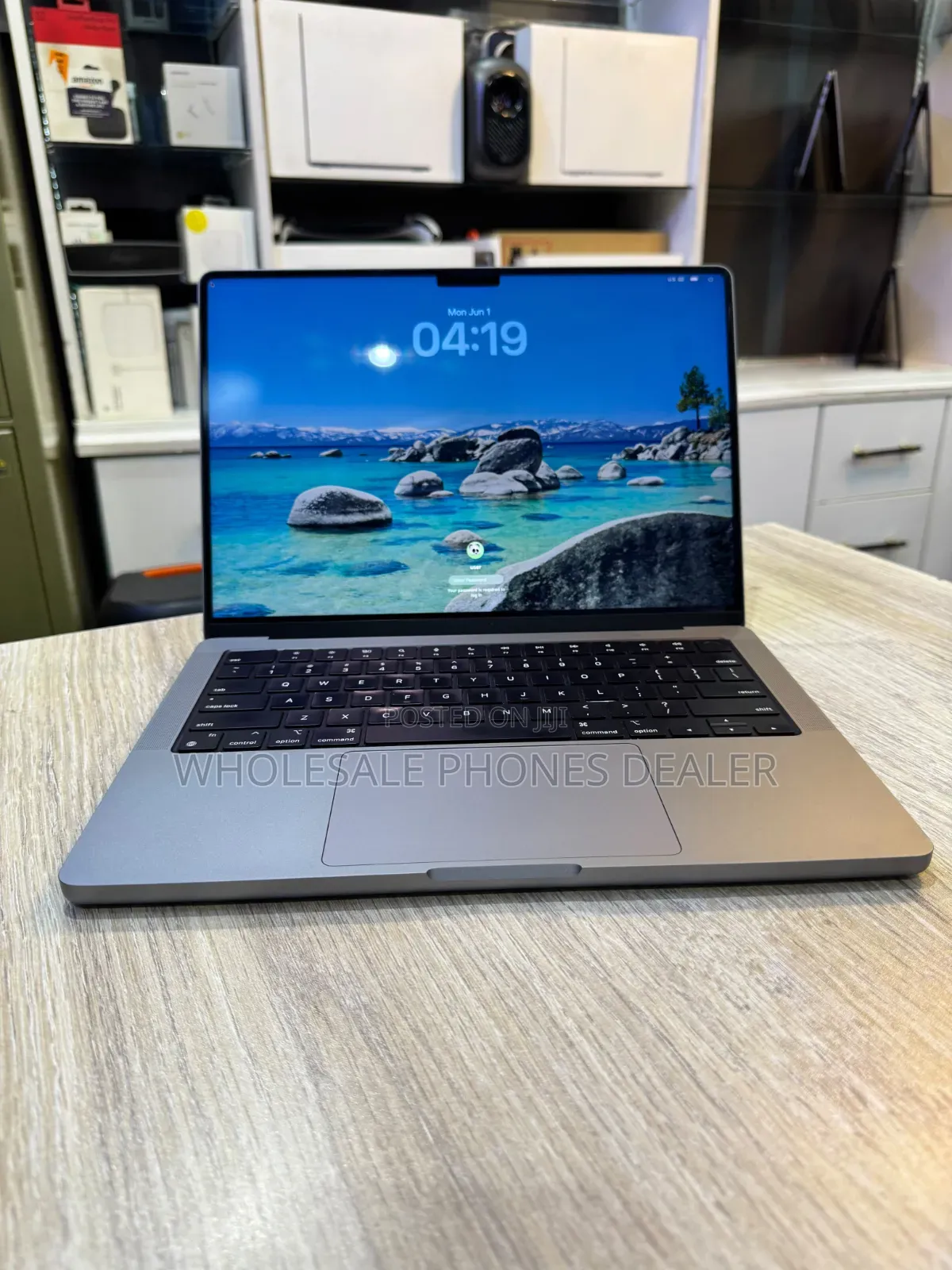 Laptop Apple MacBook Pro 2021 M1 16GB Apple M2 SSHD+SSD 512GB