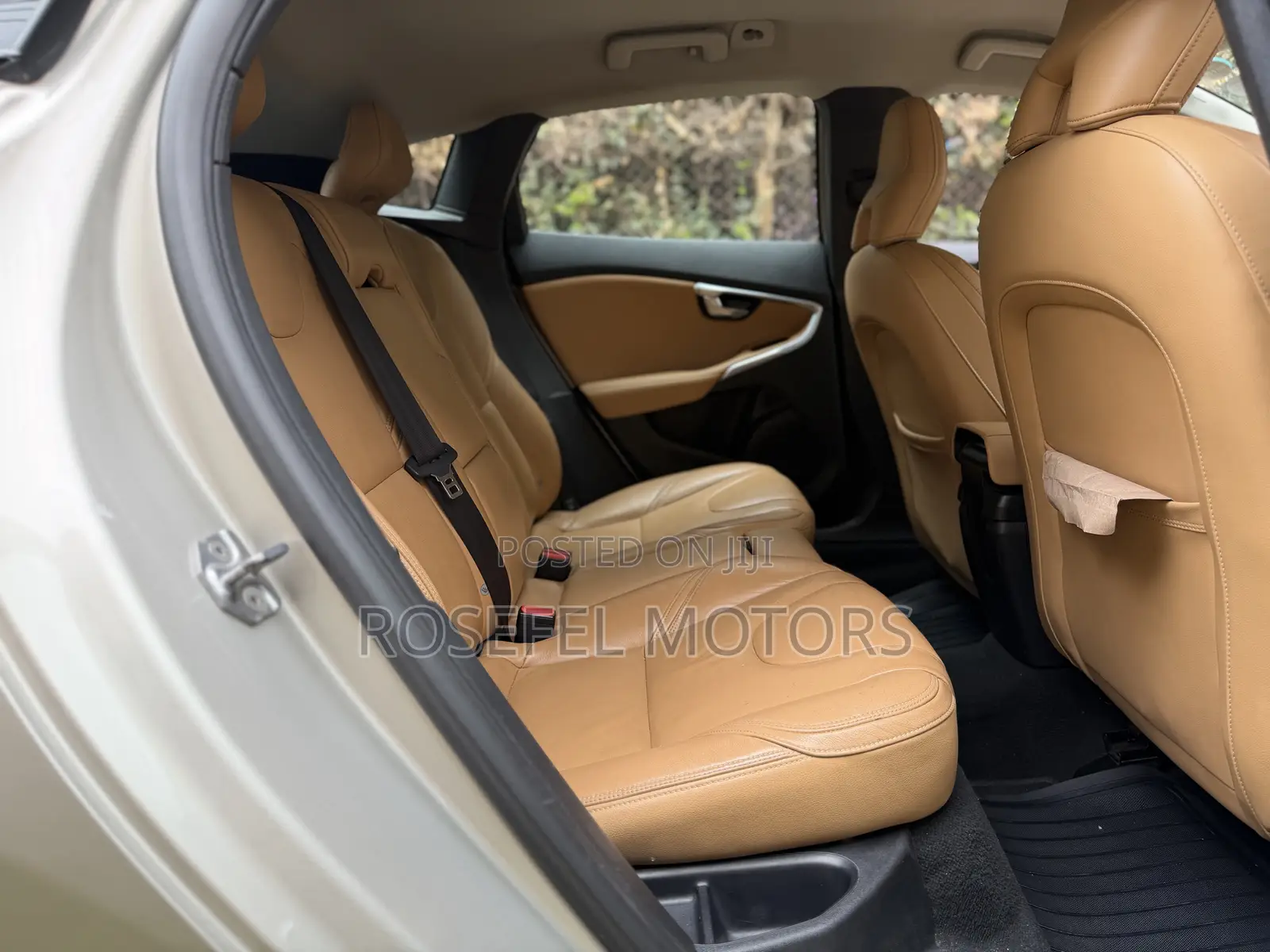 Volvo V40 2017 Gold