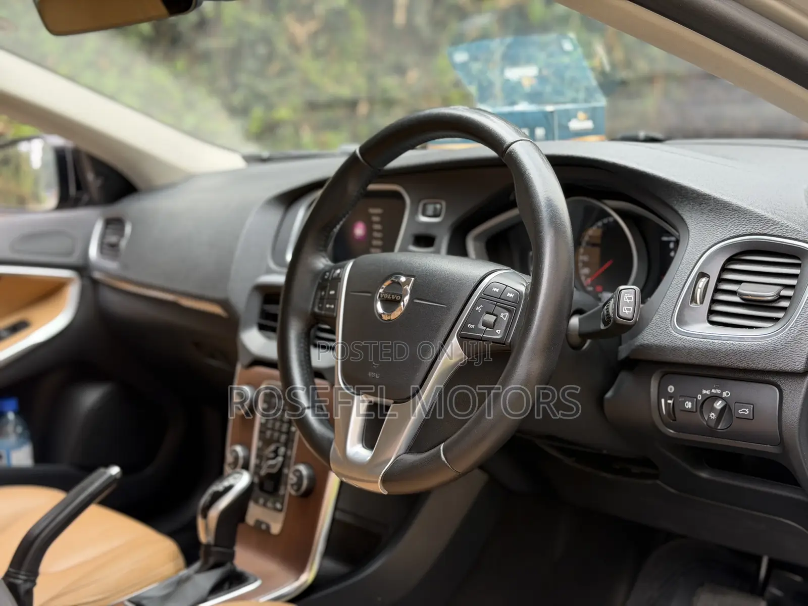 Volvo V40 2017 Gold
