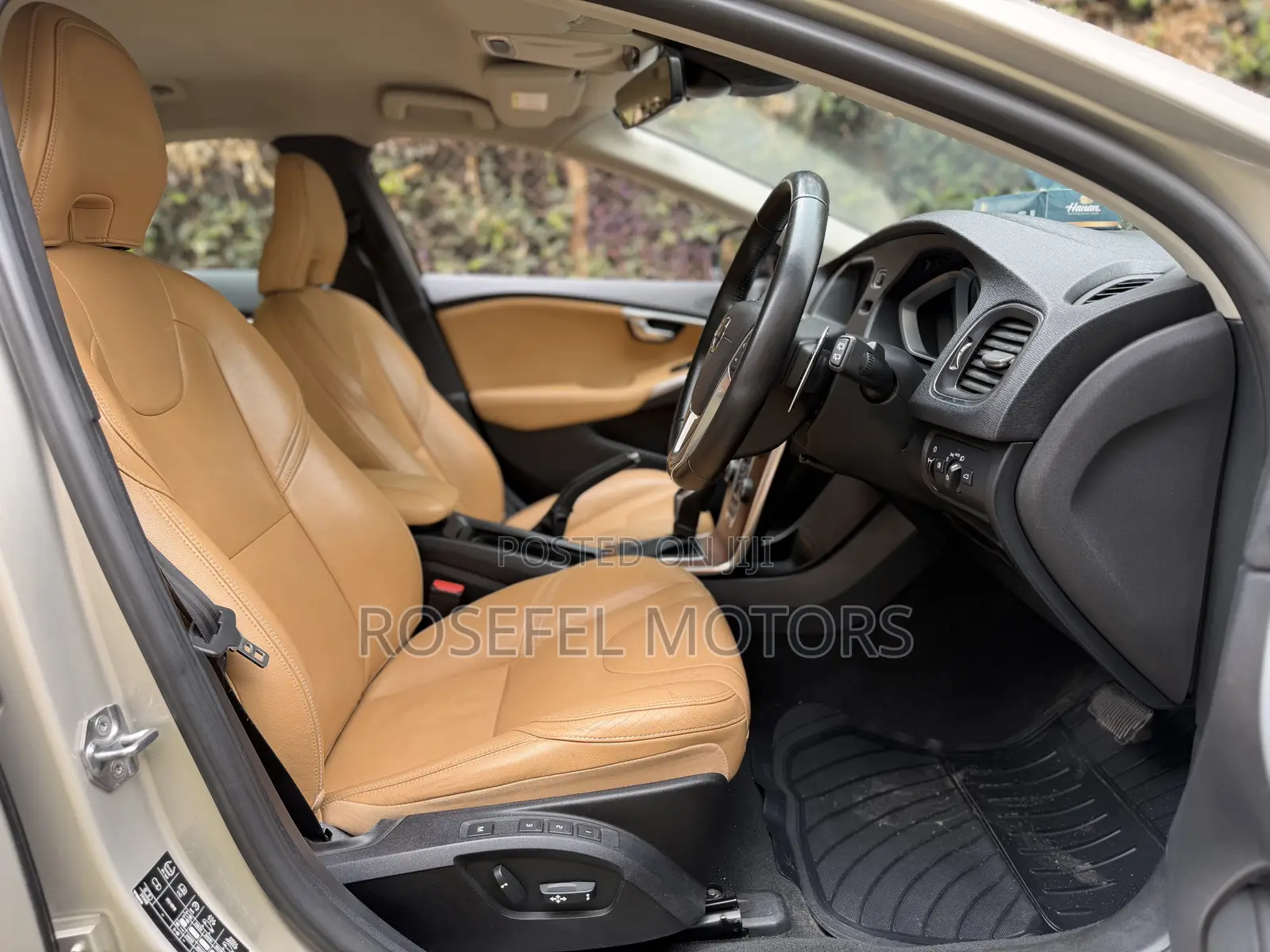Volvo V40 2017 Gold