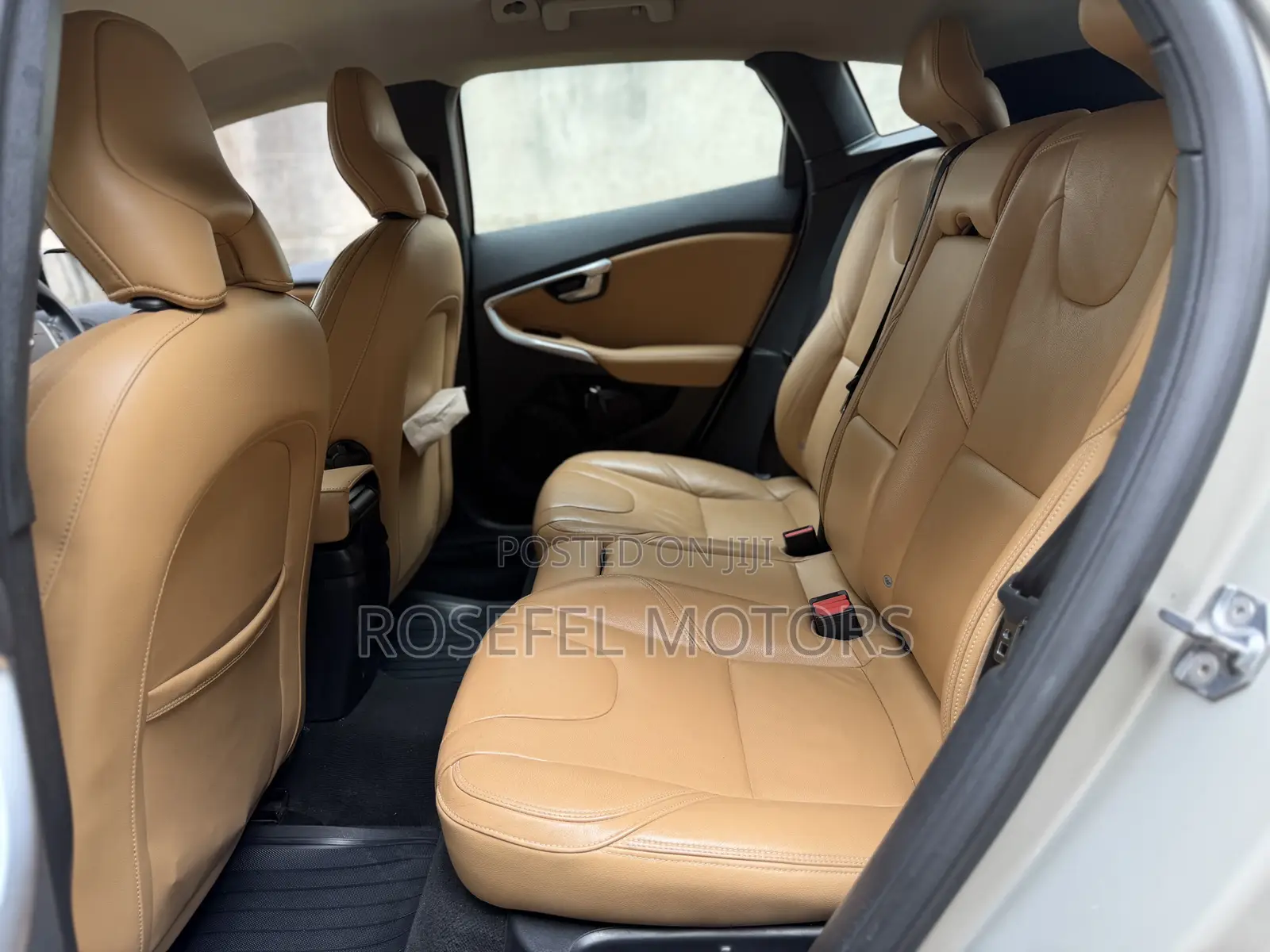 Volvo V40 2017 Gold