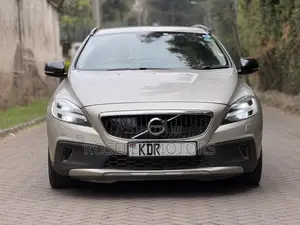 Volvo V40 2017 Gold
