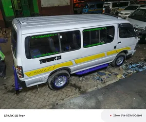 Toyota HiAce 2000 Beige