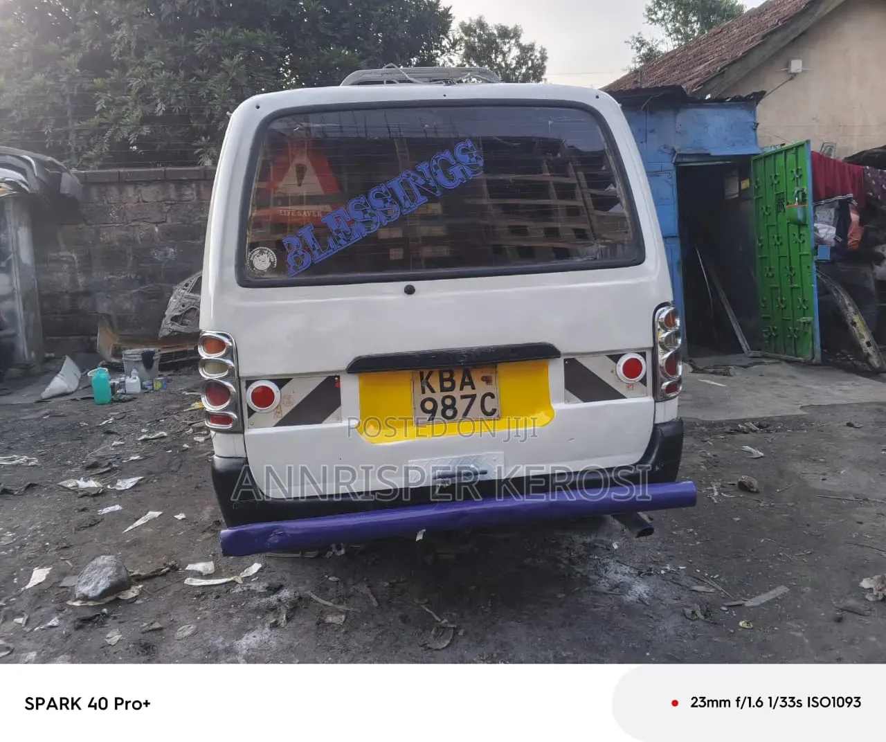 Toyota HiAce 2000 Beige
