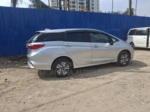 Honda Fit Shuttle 1.5 Hybrid 2WD 2016 Silver