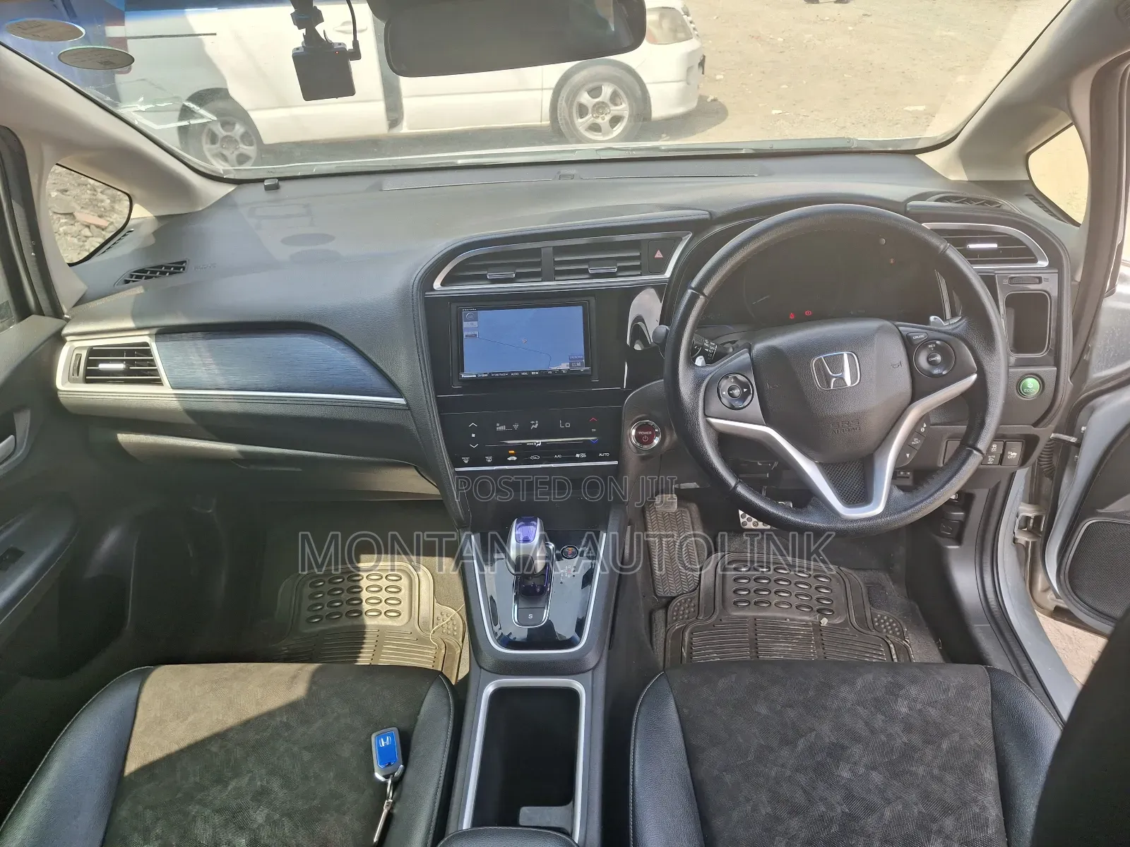 Honda Fit Shuttle 1.5 Hybrid 2WD 2016 Silver