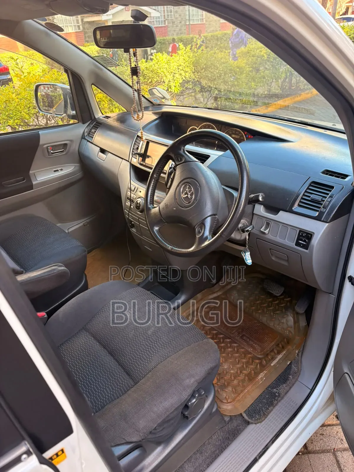 Toyota Voxy 2007 White