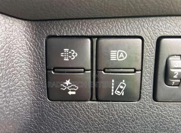 Toyota Coaster 2019 White - thumbnail 9