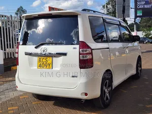 Toyota Noah 2011 Pearl