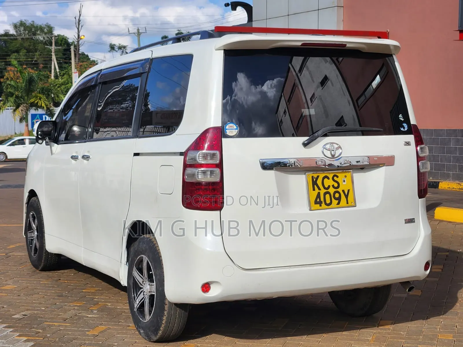 Toyota Noah 2011 Pearl