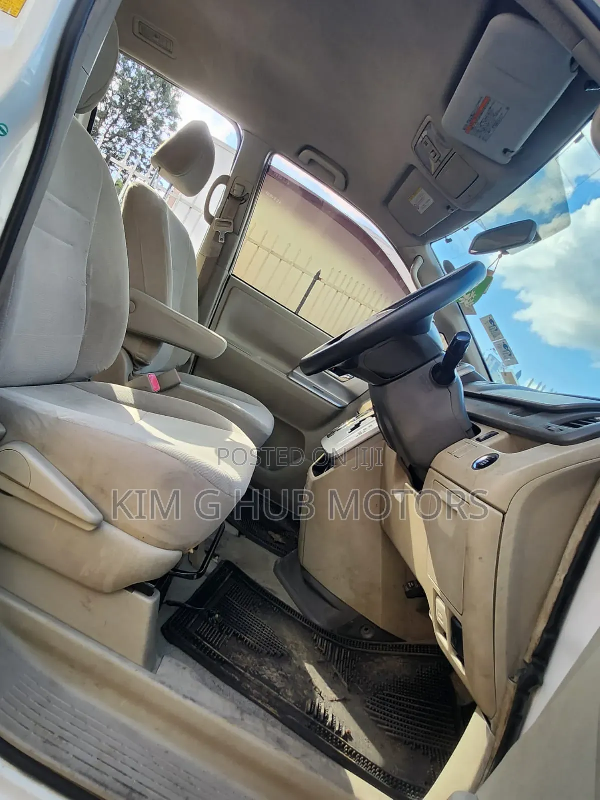 Toyota Noah 2011 Pearl
