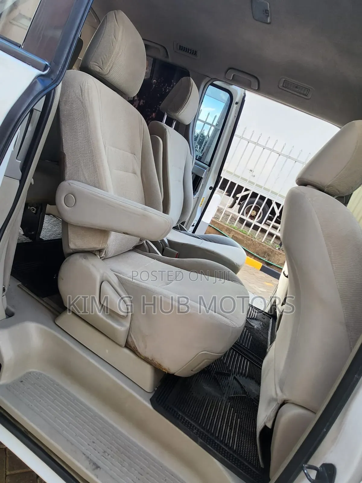 Toyota Noah 2011 Pearl