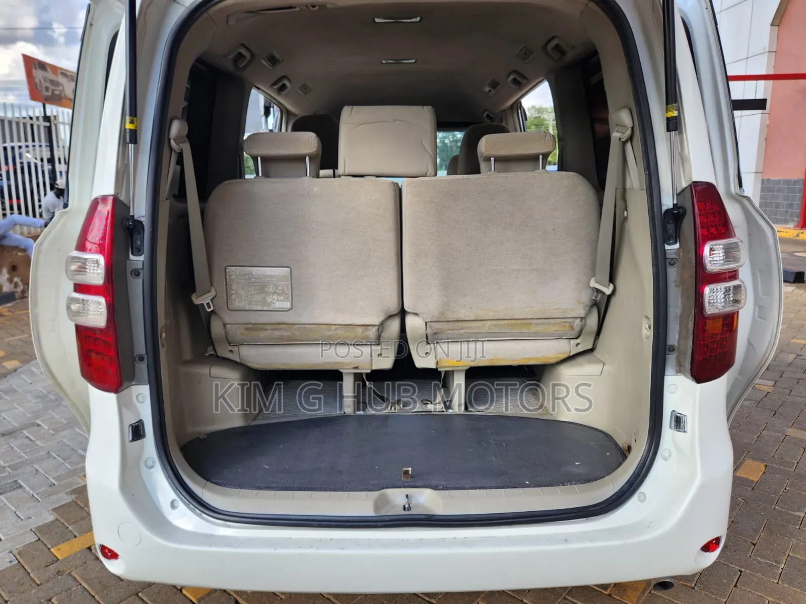 Toyota Noah 2011 Pearl