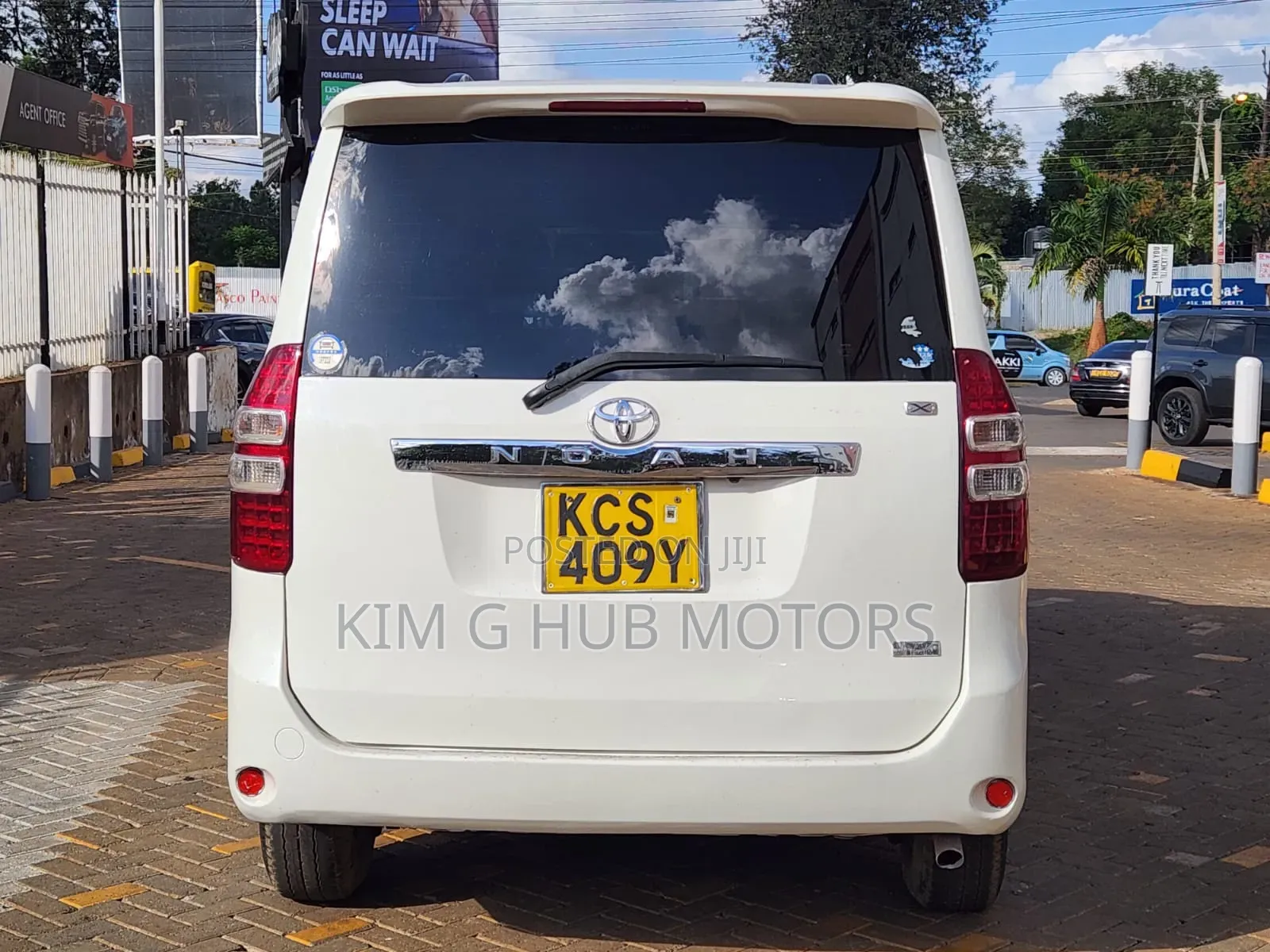 Toyota Noah 2011 Pearl