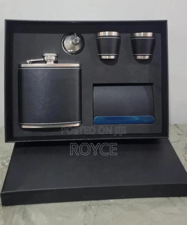 Whiskey Flask Gift Set - thumbnail 2