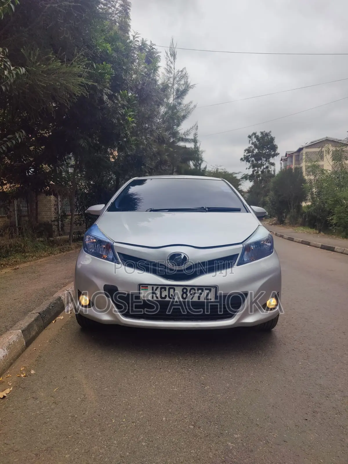 Toyota Vitz 2011 Silver