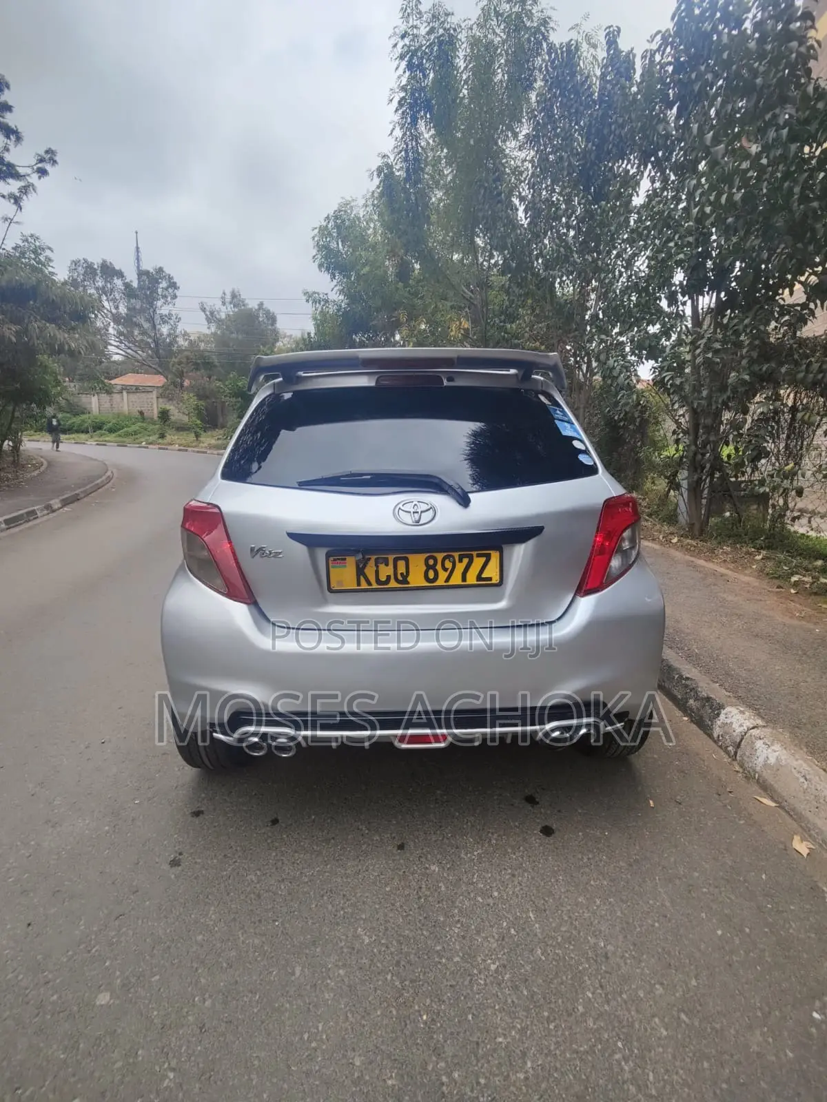 Toyota Vitz 2011 Silver