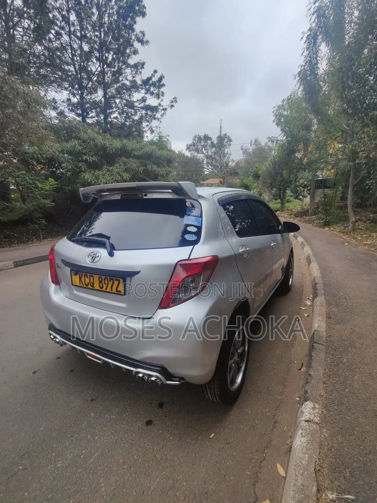 Toyota Vitz 2011 Silver