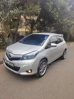 Toyota Vitz 2011 Silver