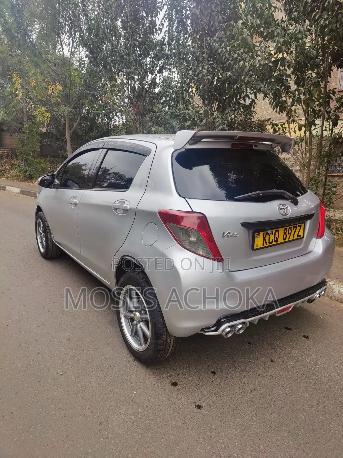 Toyota Vitz 2011 Silver
