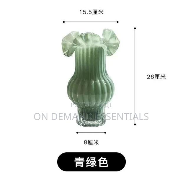 Fancy Glass Flower Vase - thumbnail 2