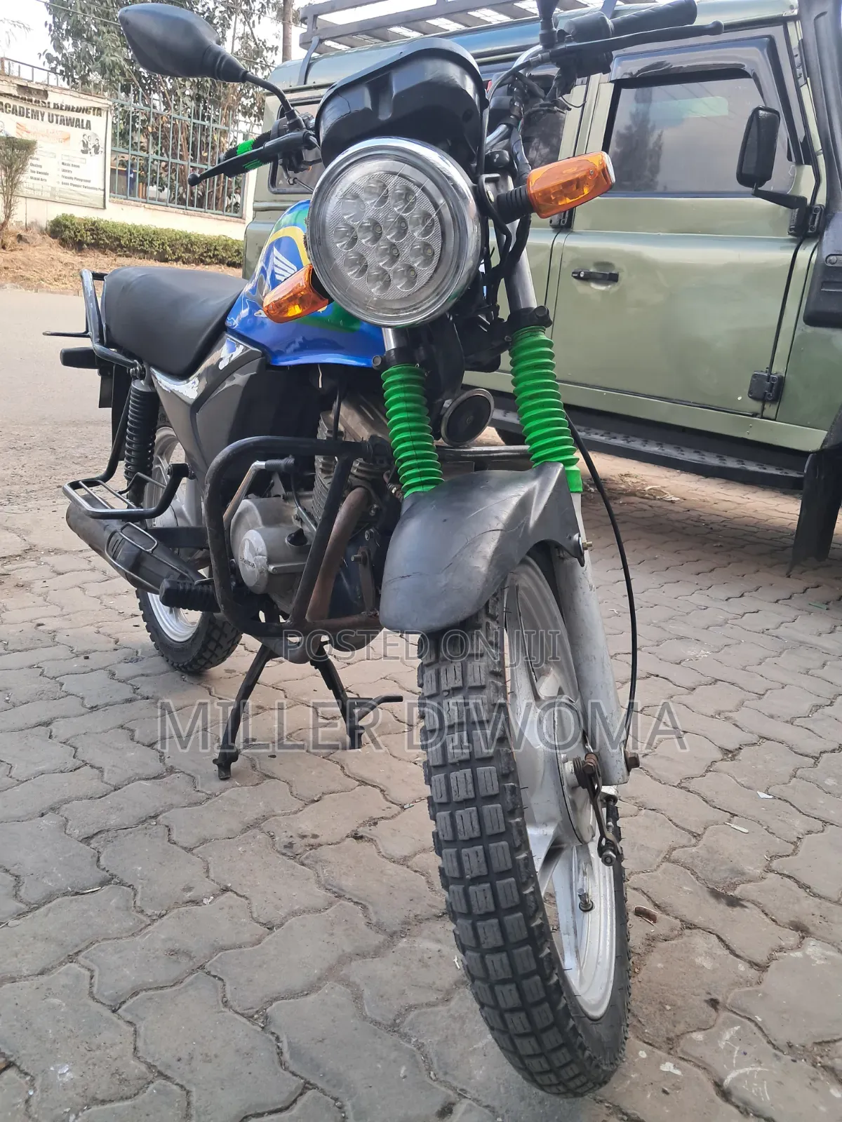 Honda CB 2024 Blue