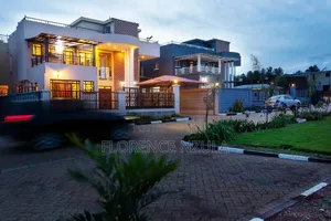 5bdrm Maisonette in Oluulua for sale