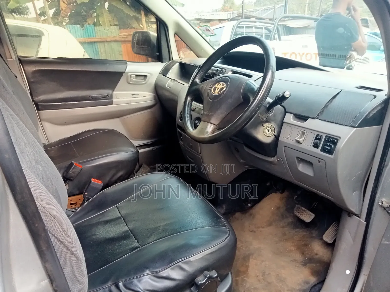 Toyota Noah 2003 Silver