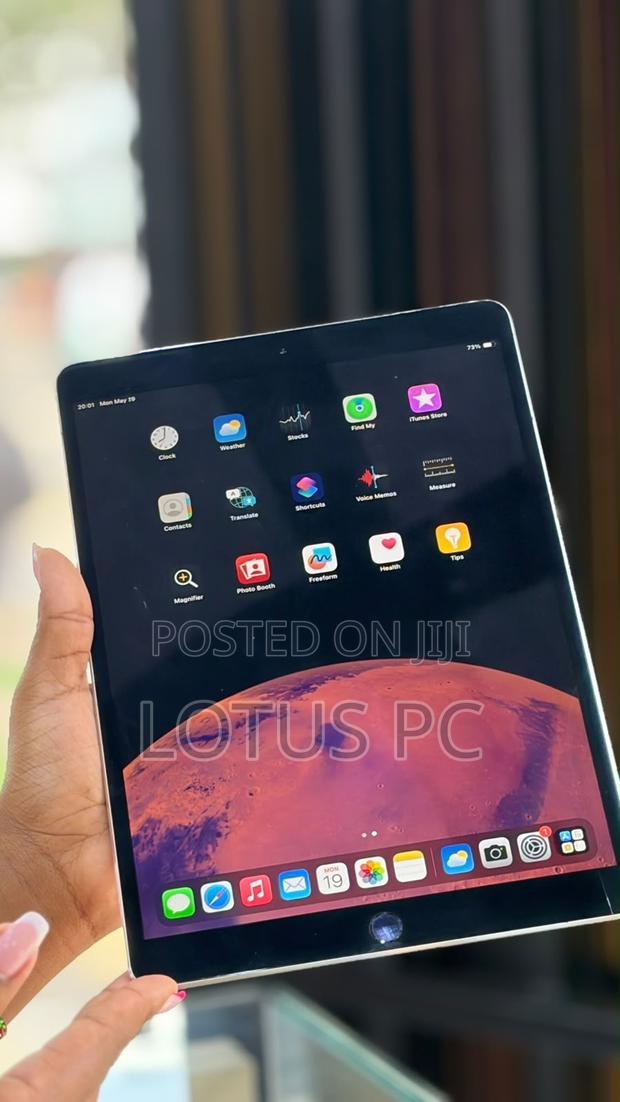 Apple iPad Pro 10.5 (2017) 64 GB Silver - main view