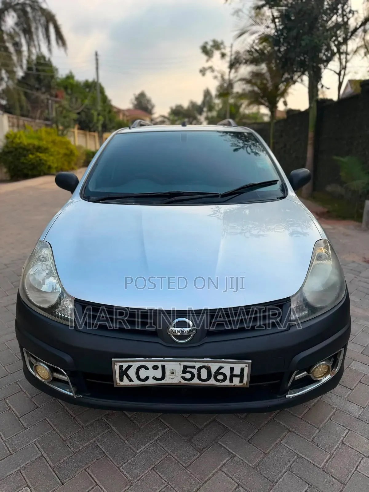 Nissan Advan 2010 Silver