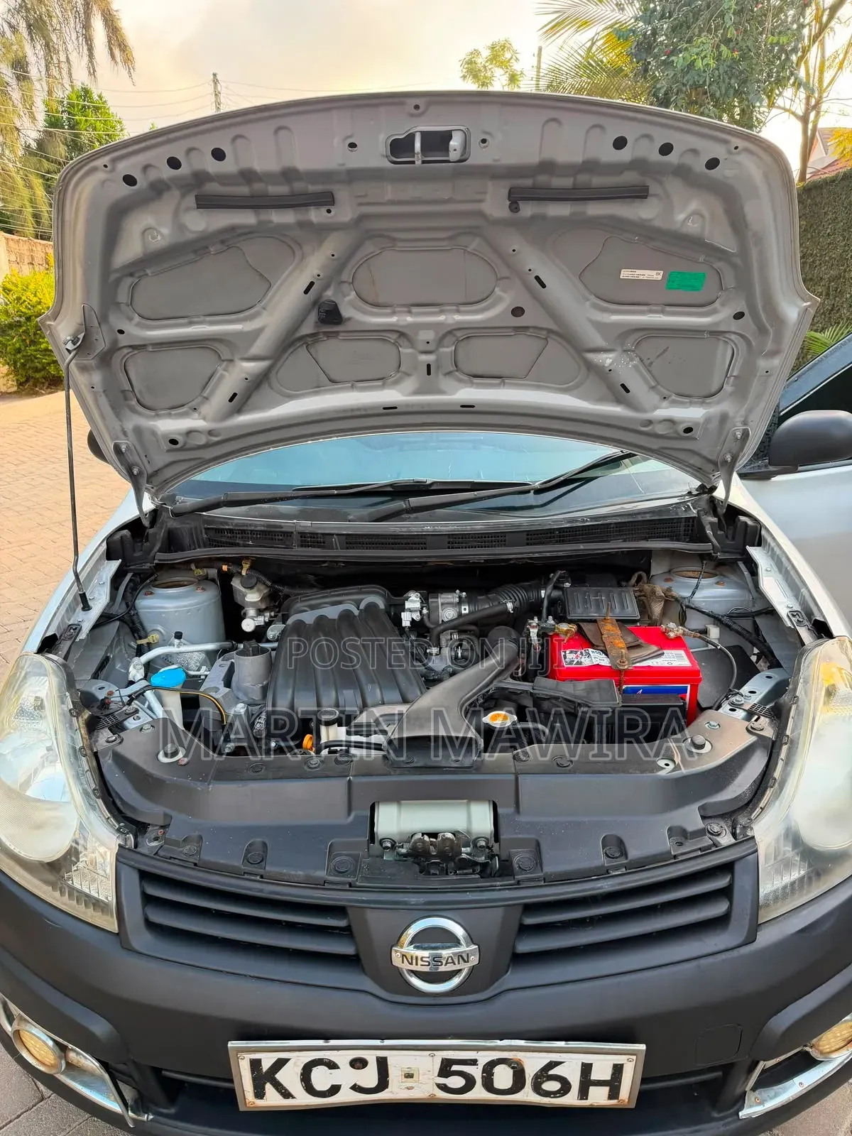 Nissan Advan 2010 Silver