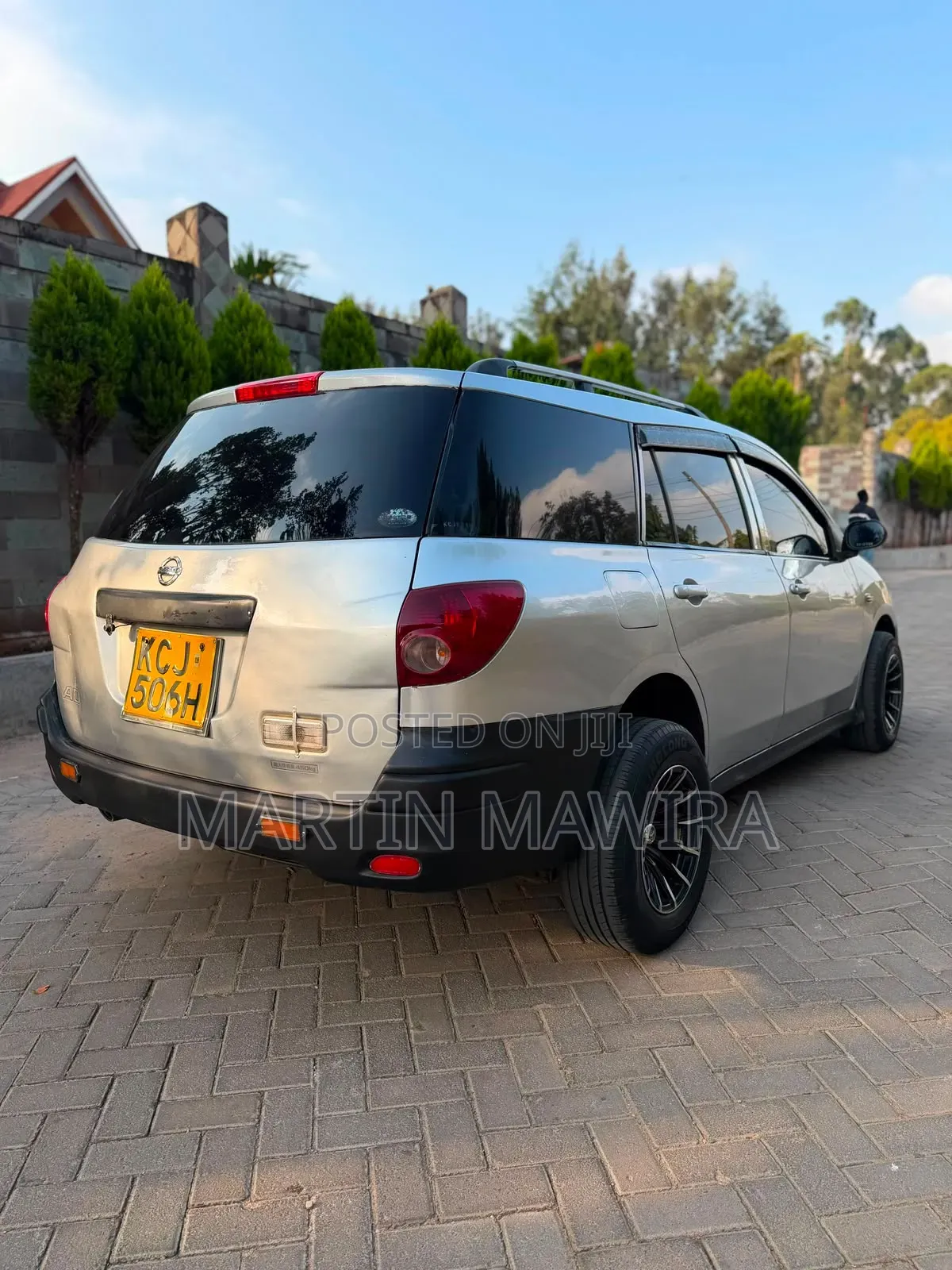 Nissan Advan 2010 Silver