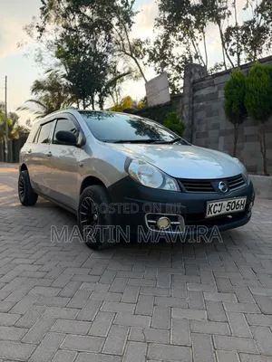 Nissan Advan 2010 Silver