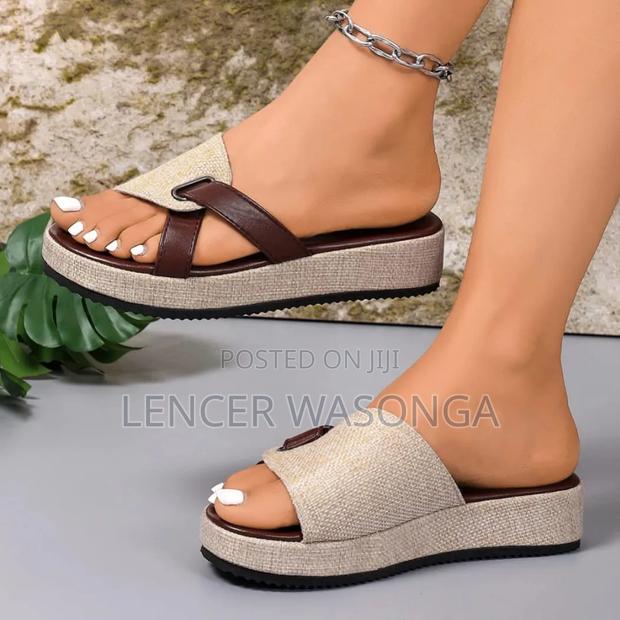 Perforated Sandals Size 38 -42 - thumbnail 2