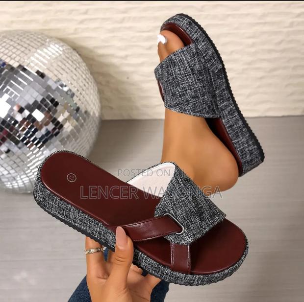 Perforated Sandals Size 38 -42 - thumbnail 3
