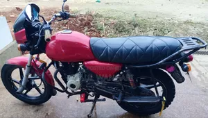 Bajaj Boxer 2025 Red