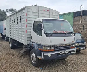 Mmitsubishi Canter Fh215 2012 Local