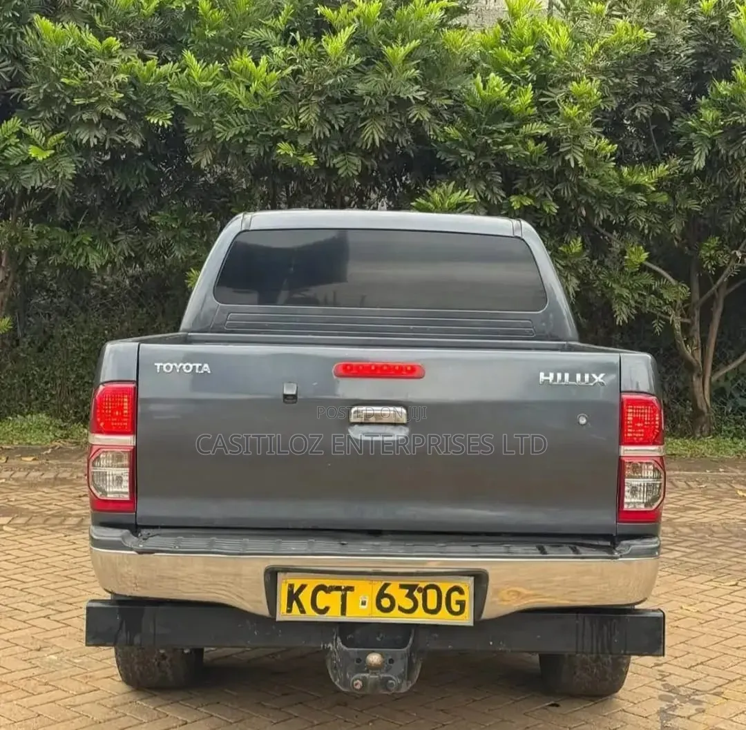 Toyota Hilux 2013 Gray