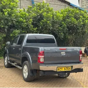 Toyota Hilux 2013 Gray
