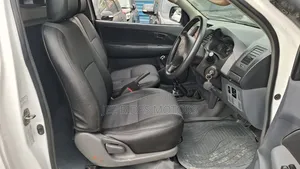 Toyota Hilux 2010 White