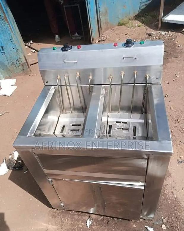 Commercial Deep Fryer, 20Ltrs by 20Ltrs Capacity.