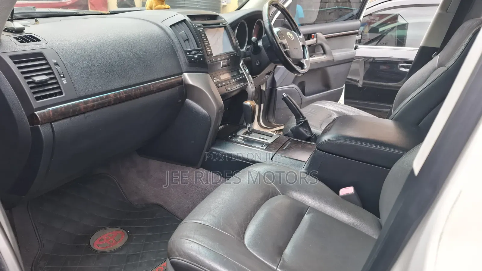 Toyota Land Cruiser 2007 White