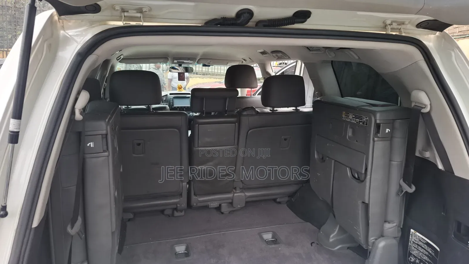 Toyota Land Cruiser 2007 White