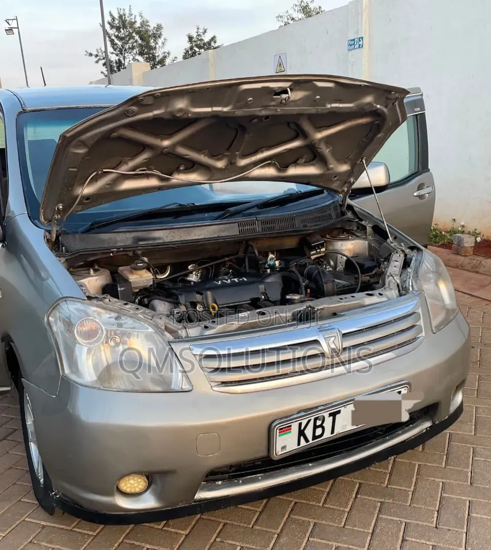 Toyota Raum 2006 Silver