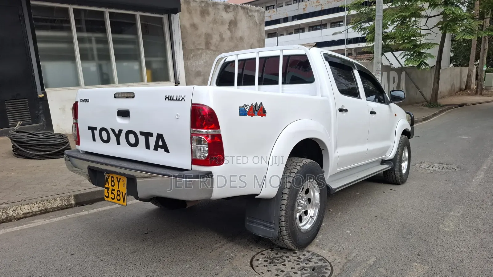 Toyota Hilux 2014 White