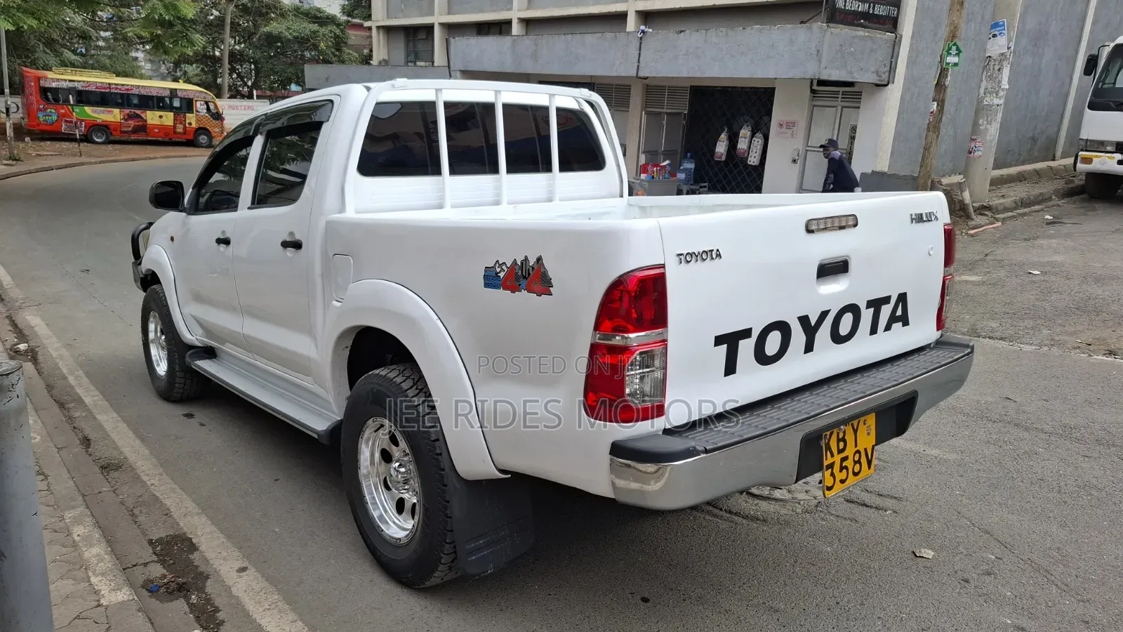 Toyota Hilux 2014 White