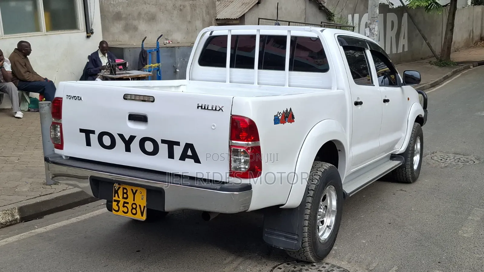 Toyota Hilux 2014 White