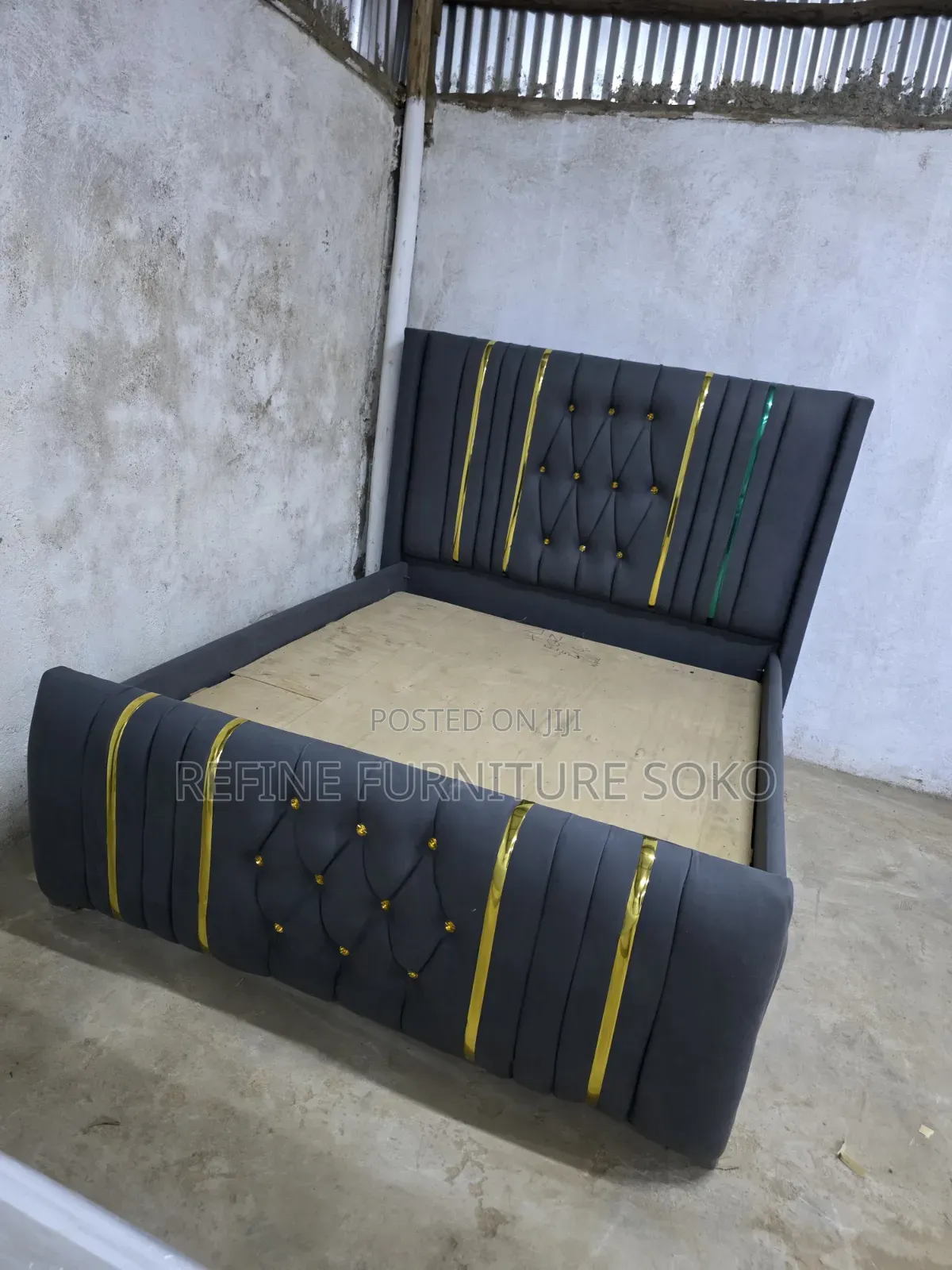 Chester Tufted Bed 5x6